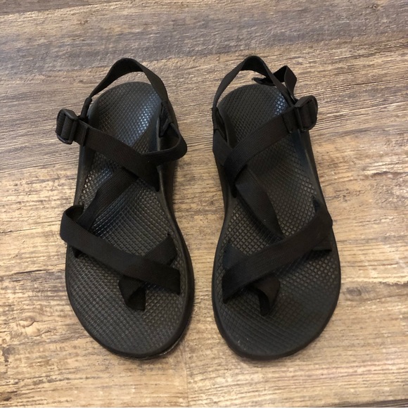 Thick strap all black Chaco Vibram Hiking sandal men’s size 9 EUC main image 5